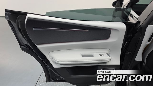 Polestar 4 2025