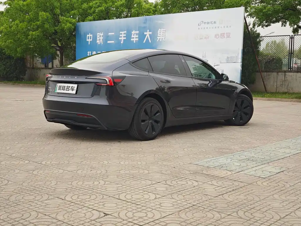 Tesla Model 3 2025