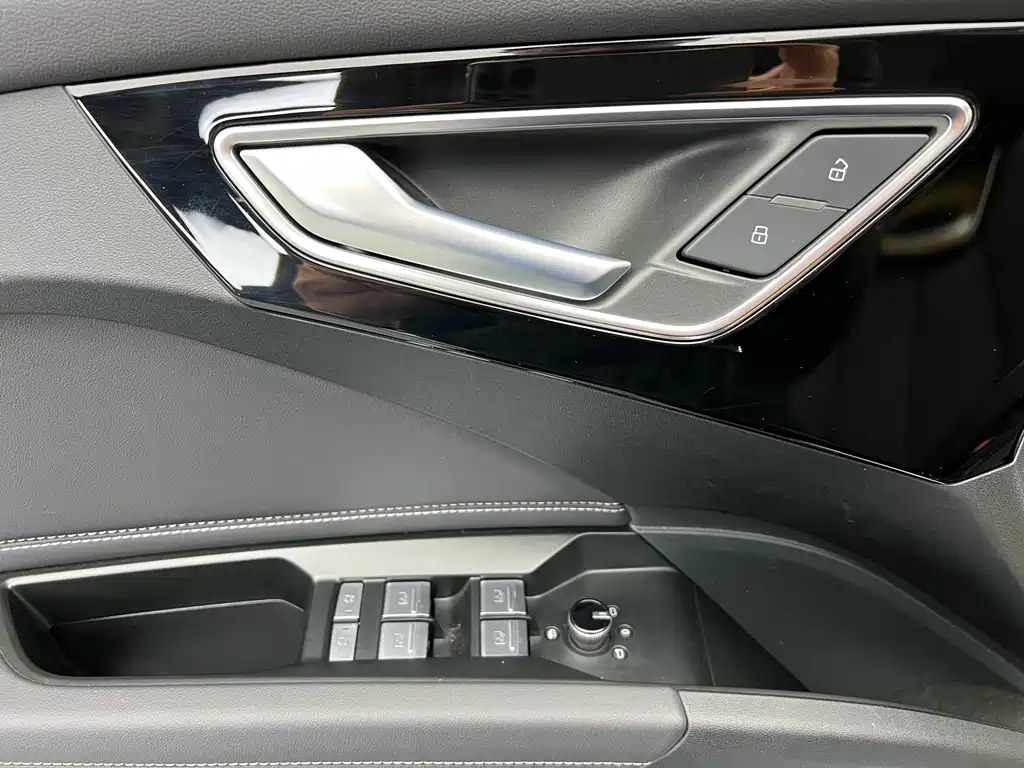Audi Q4 e-tron 2025