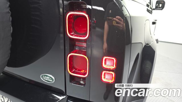 Land Rover Defender 2023