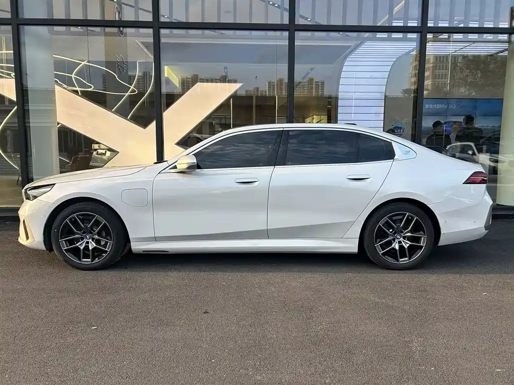 BMW i5 2025
