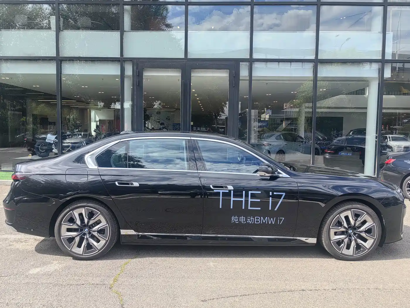 BMW i7 2025