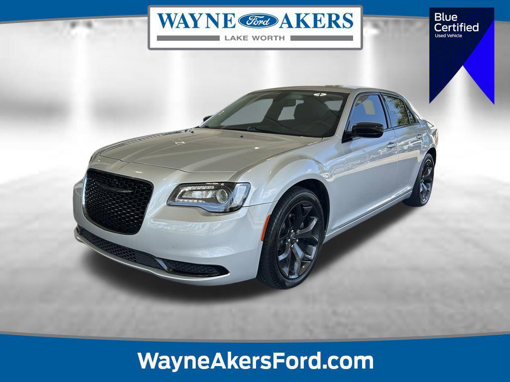 Chrysler 300 2021