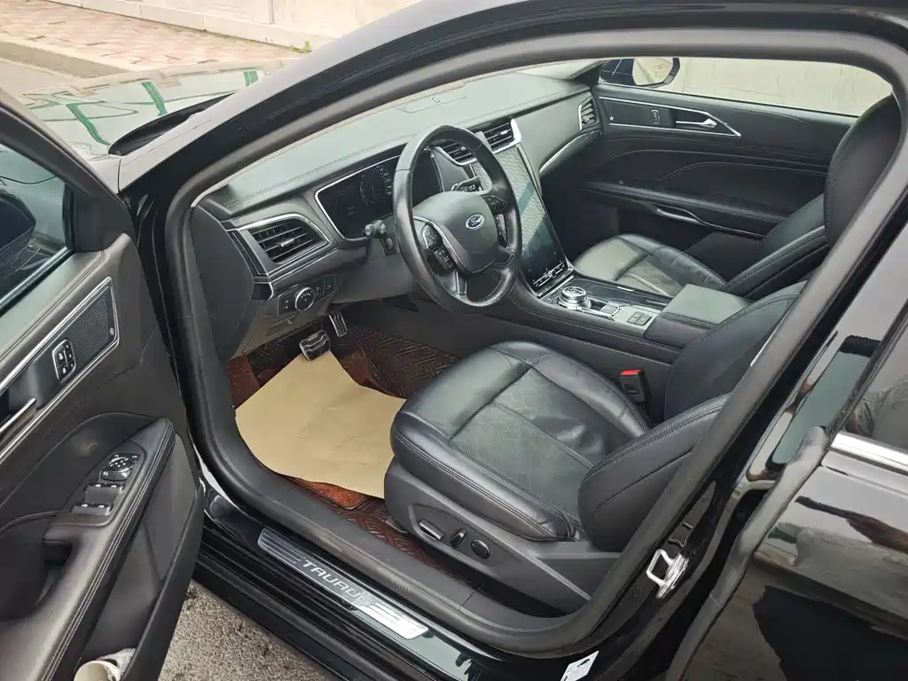 Ford Taurus 2020