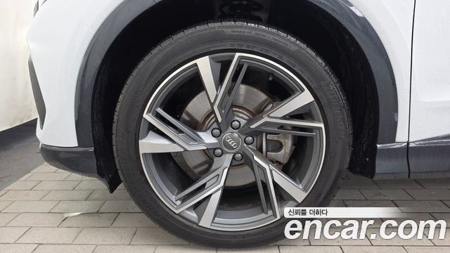 Audi Q4 e-tron 2025