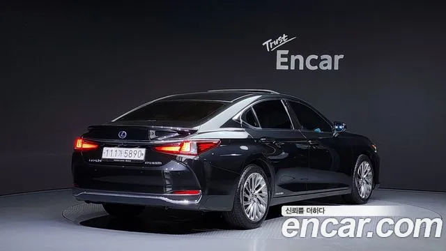 Lexus ES 2020
