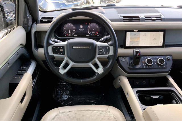 Land Rover Defender 2024