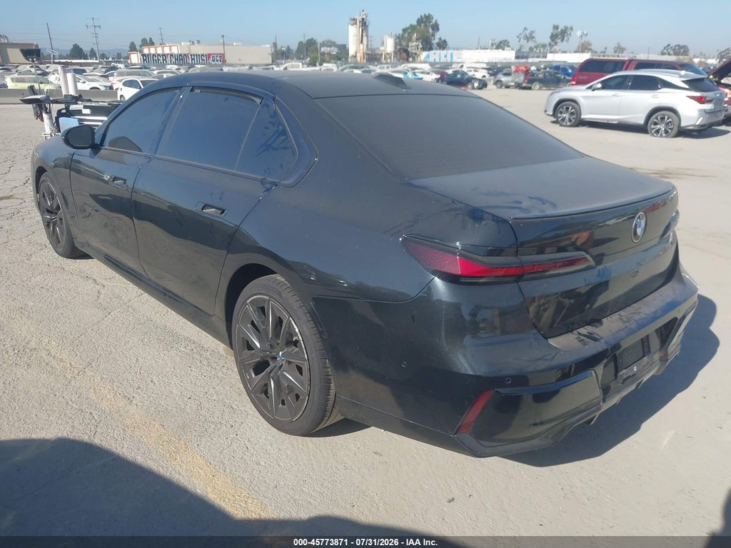 BMW 740 2025