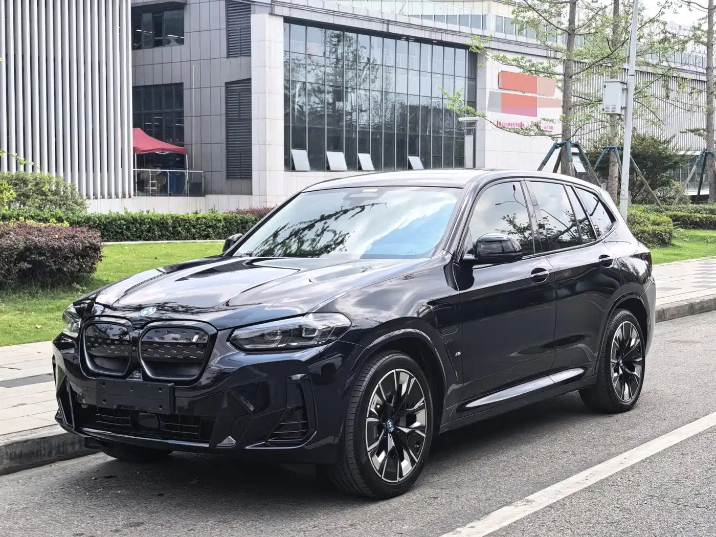 BMW iX3 2024