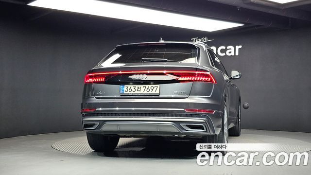 Audi Q8 2021