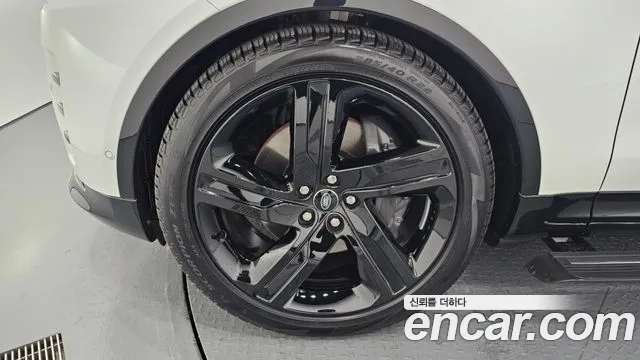 Land Rover Discovery 2025