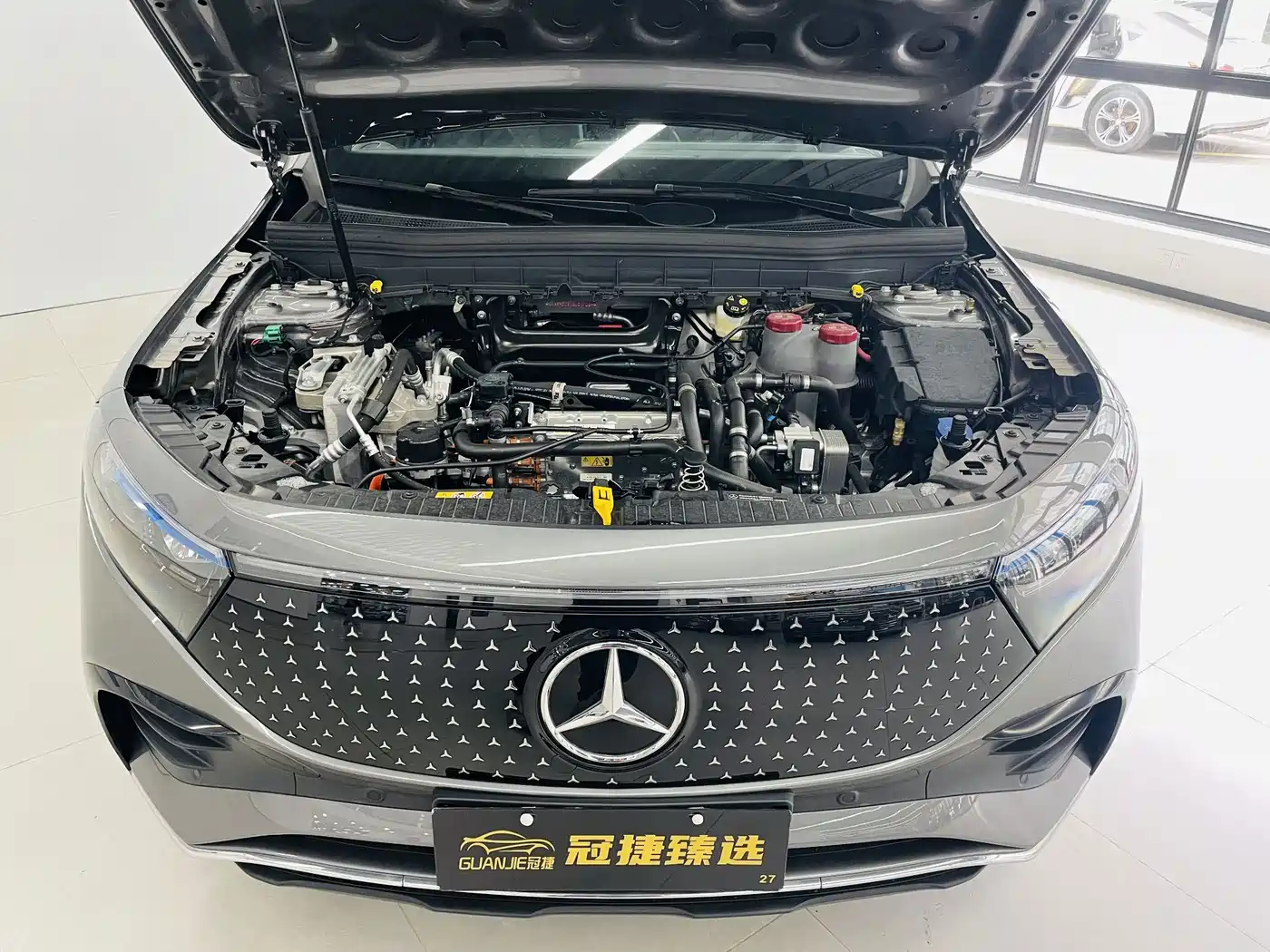 Mercedes-Benz EQB 2025