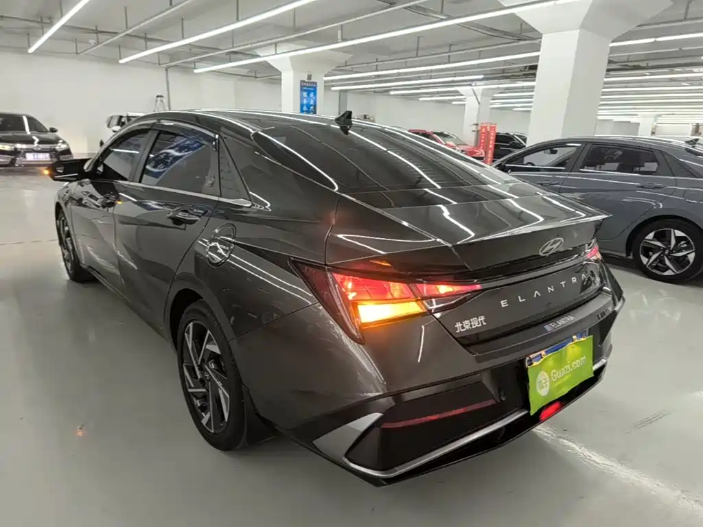 Hyundai Elantra 2025