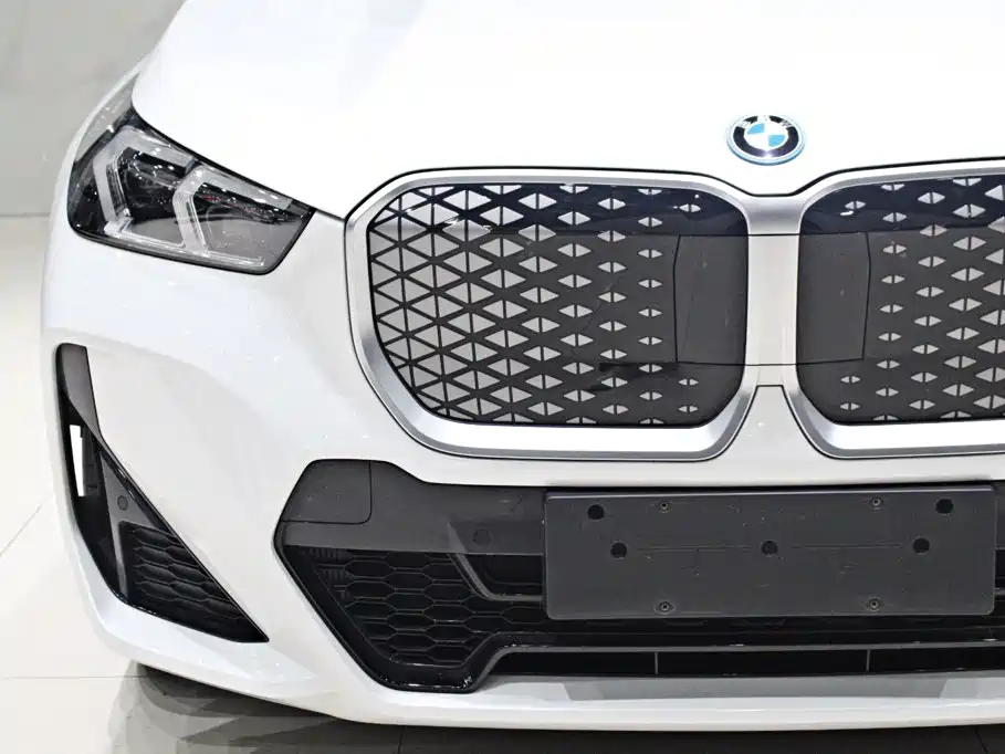BMW iX1 2024
