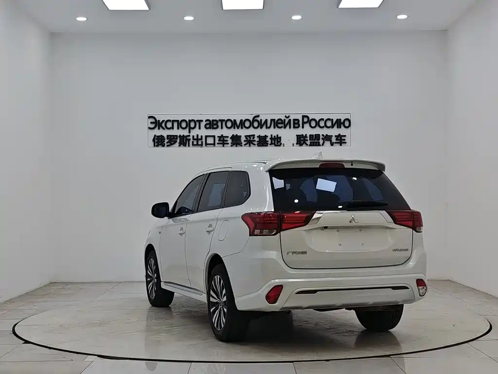 Mitsubishi Outlander 2023