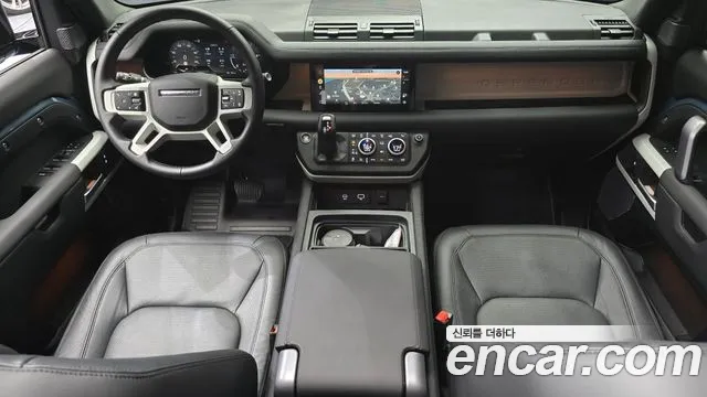 Land Rover Defender 2024
