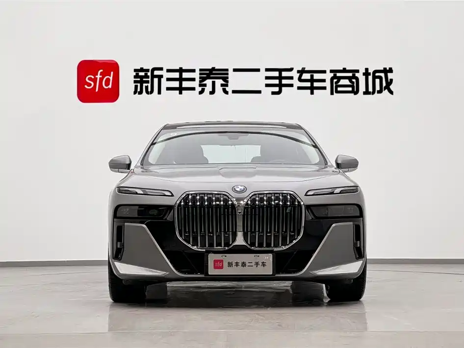 BMW i7 2025