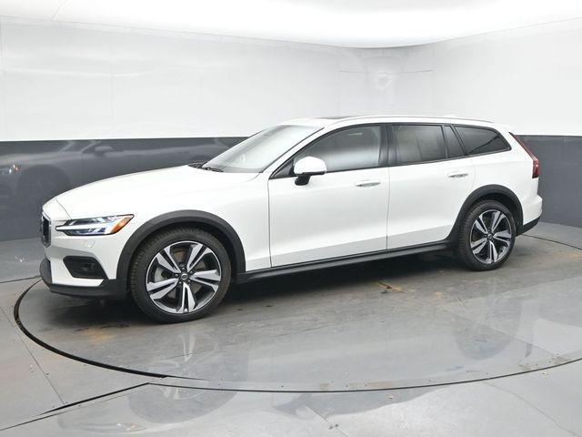 Volvo V60 Cross Country 2025