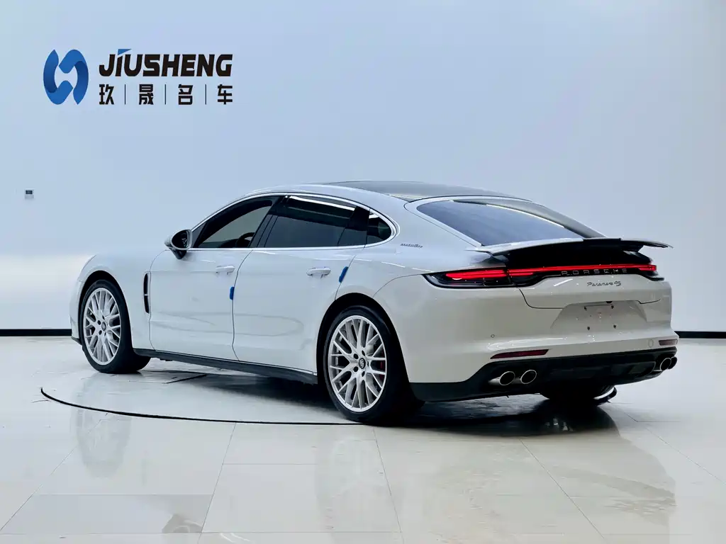 Porsche Panamera 2023