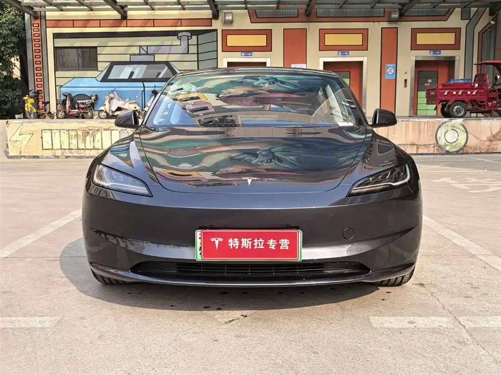Tesla Model 3 2025