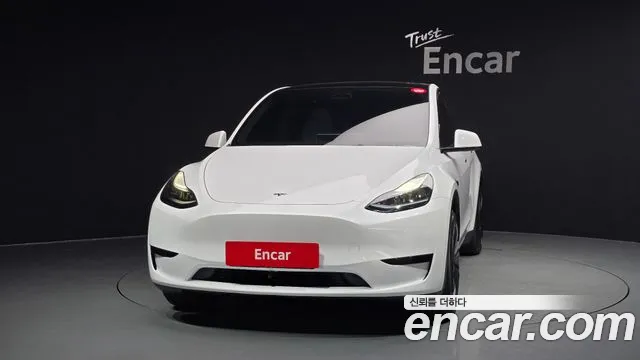 Tesla Model Y 2024