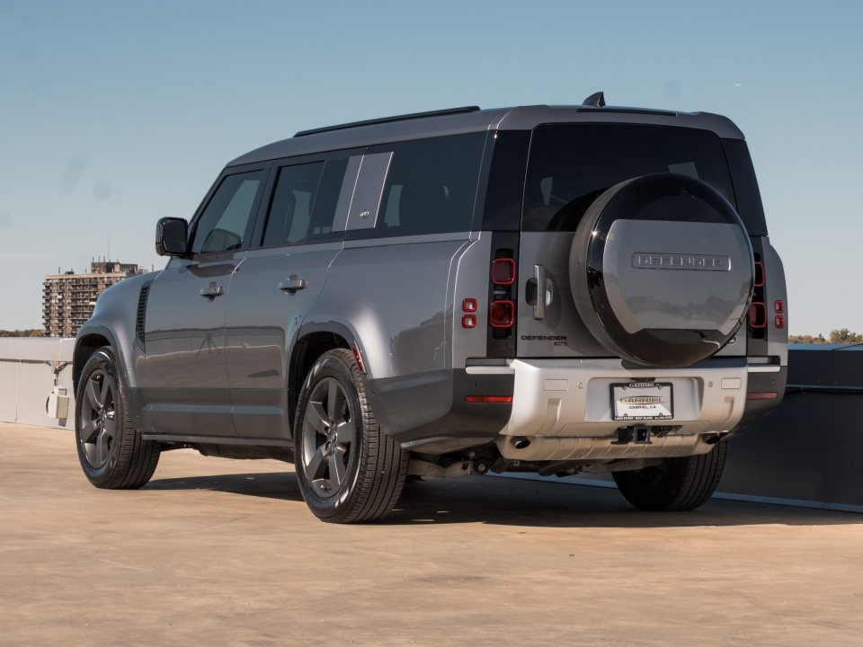 Land Rover Defender 2023