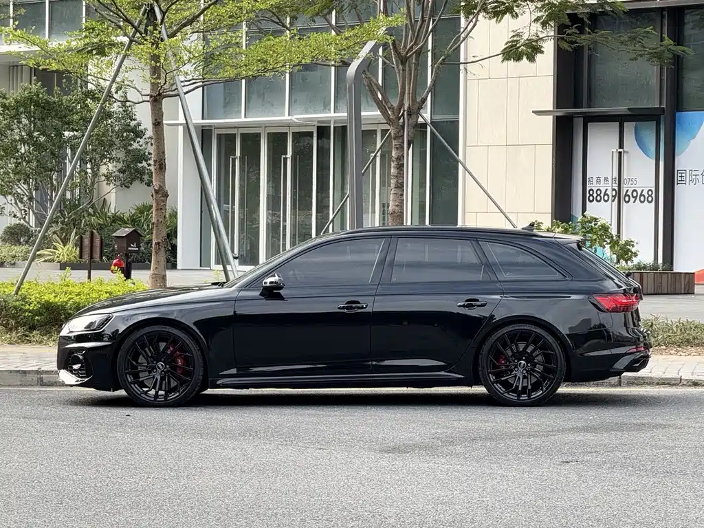 Audi RS 4 2022