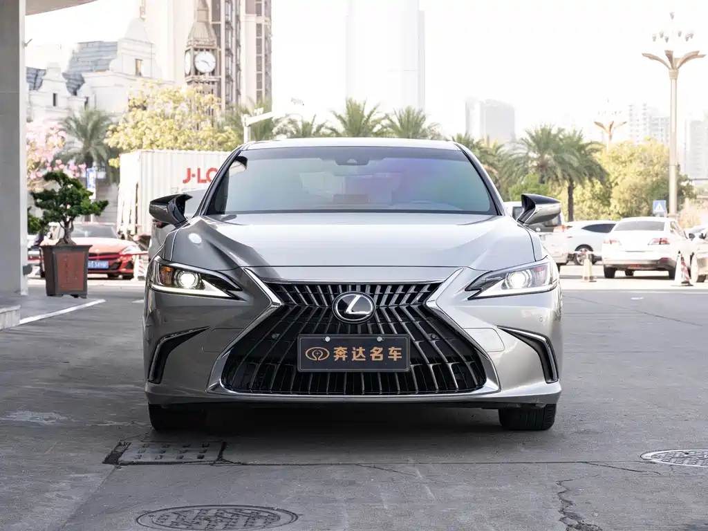 Lexus ES 2024