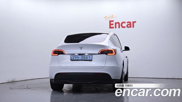 Tesla Model Y 2024