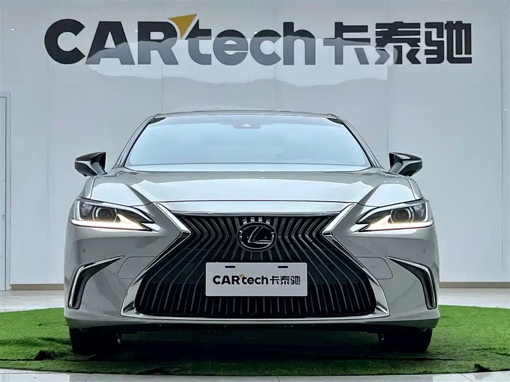 Lexus ES 2021