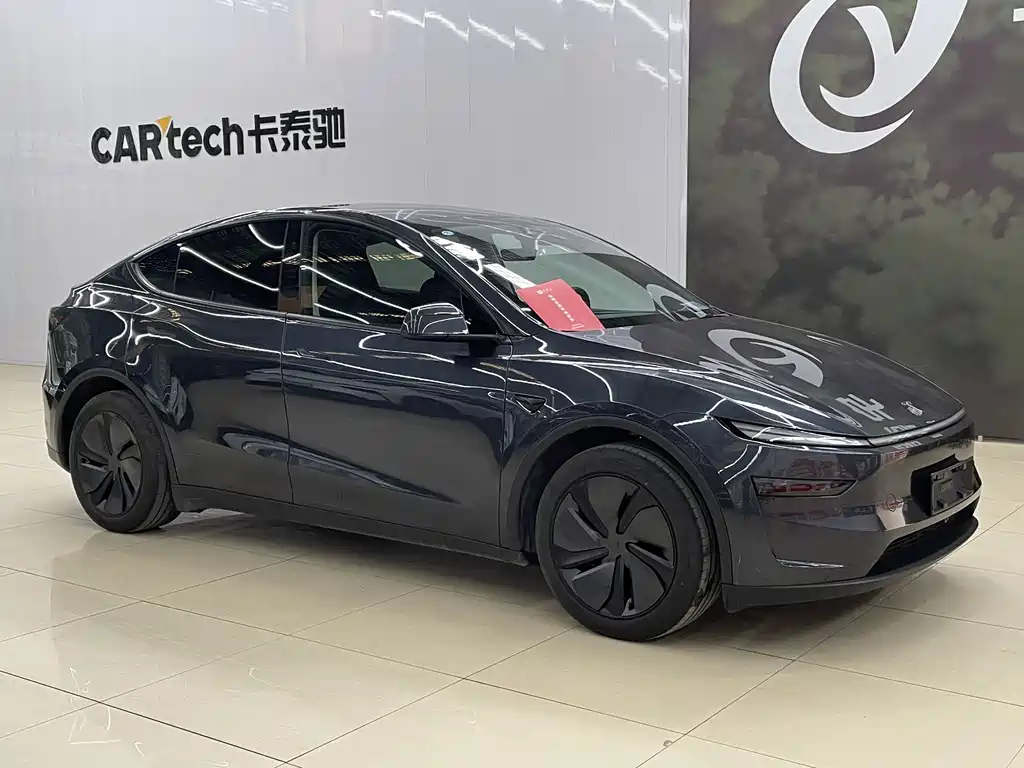 Tesla Model Y 2025