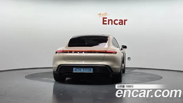 Porsche Taycan 2021