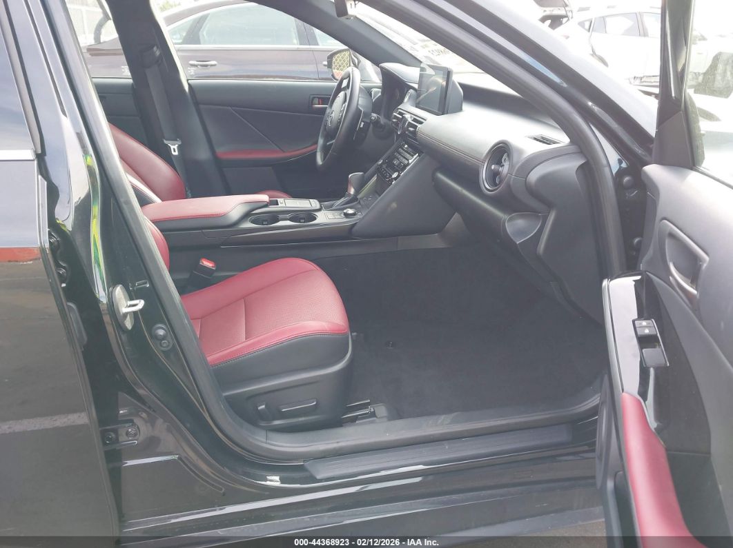 Lexus IS 300 2024