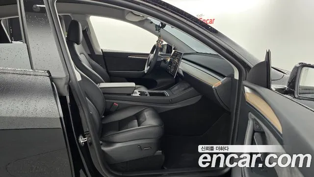 Tesla Model Y 2024
