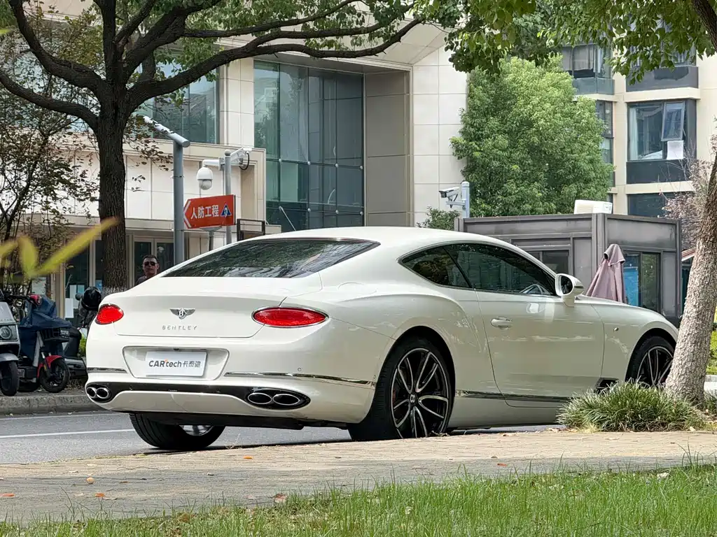 Bentley Continental 2021