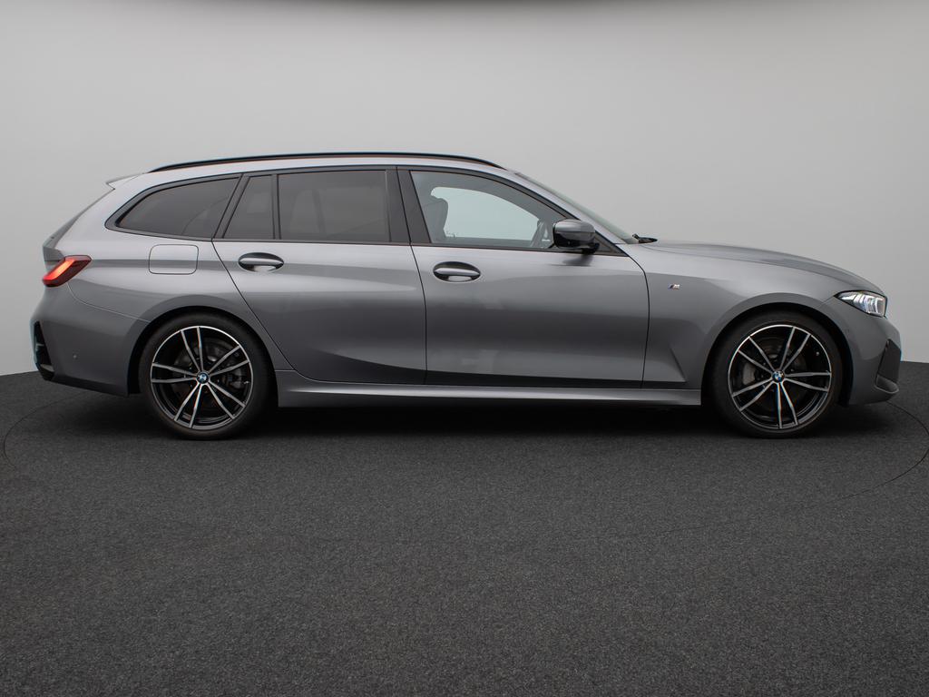 BMW 330 2023
