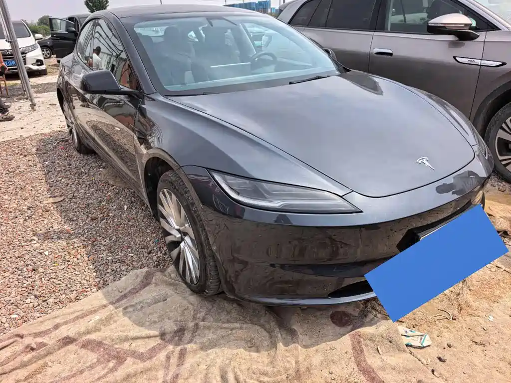 Tesla Model 3 2024