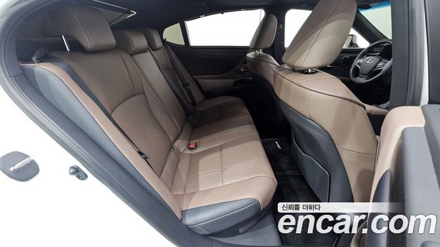 Lexus ES 2025