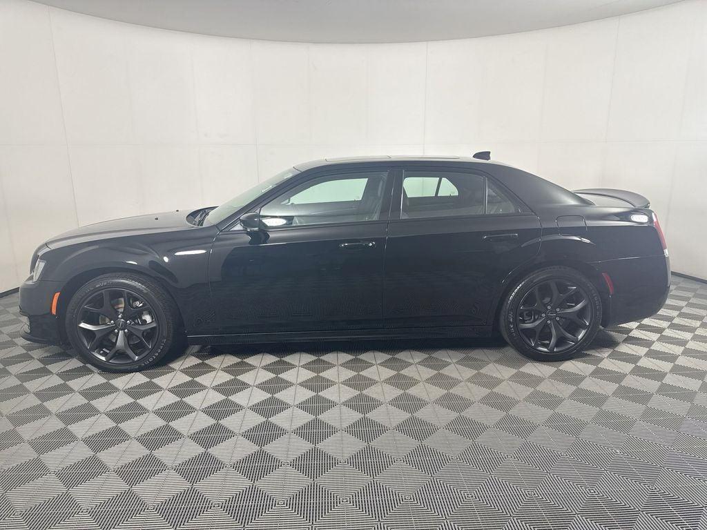 Chrysler 300 2023