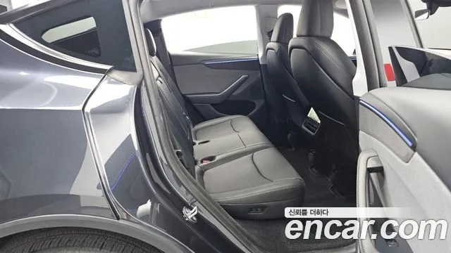 Tesla Model Y 2025