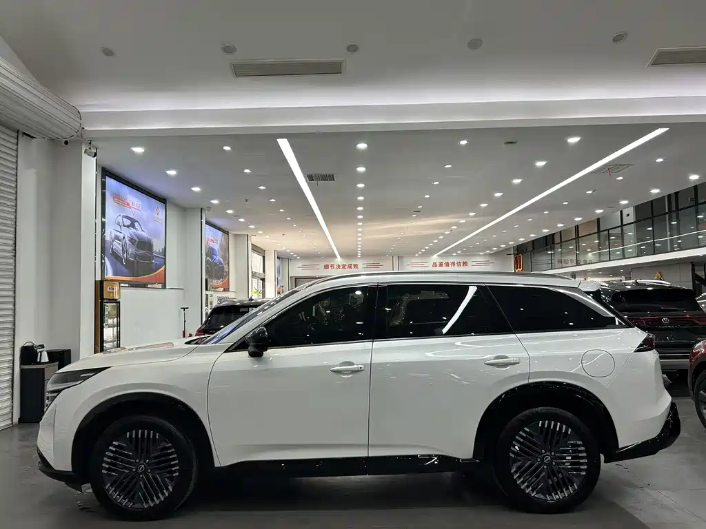 Nissan Pathfinder 2024
