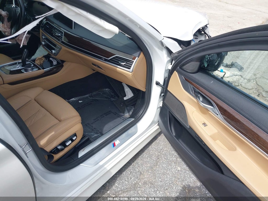 BMW 750 2022