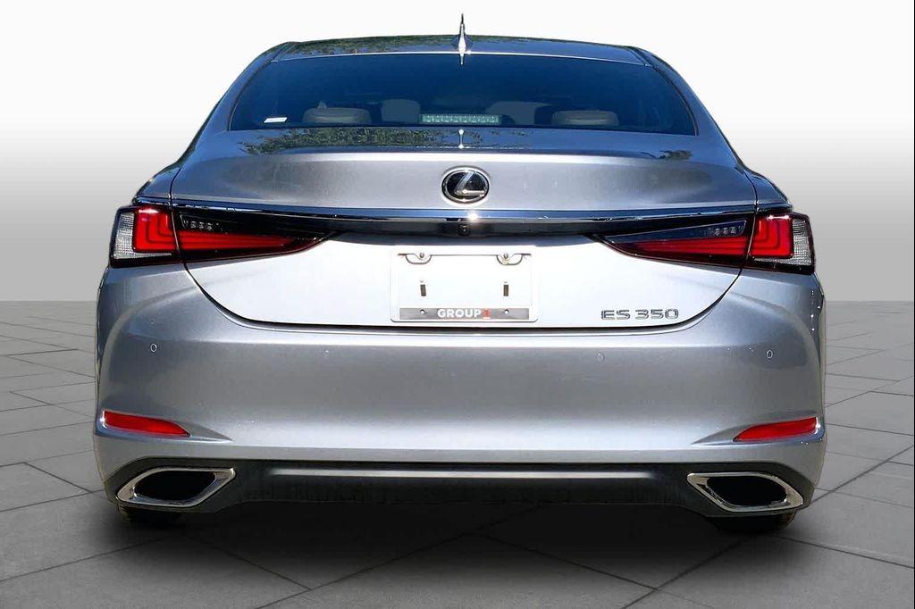 Lexus ES 2025