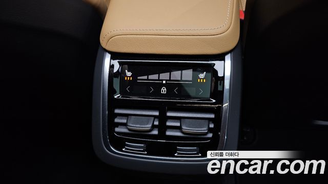 Volvo V60 2025