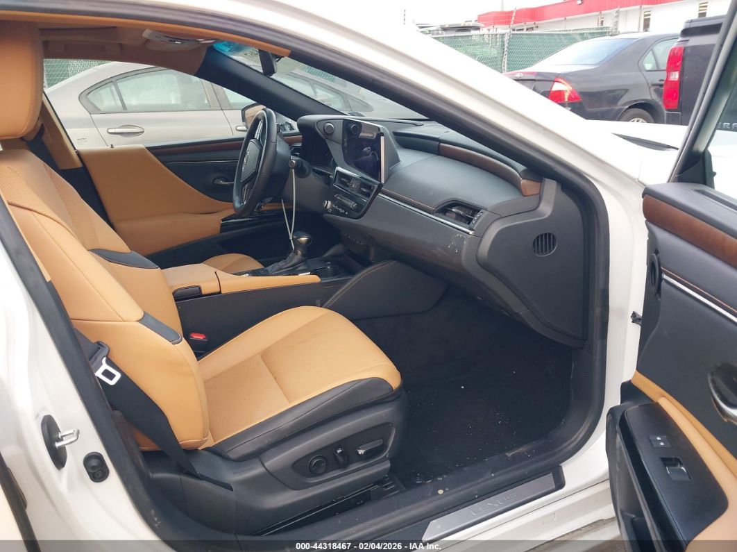 Lexus ES 2023