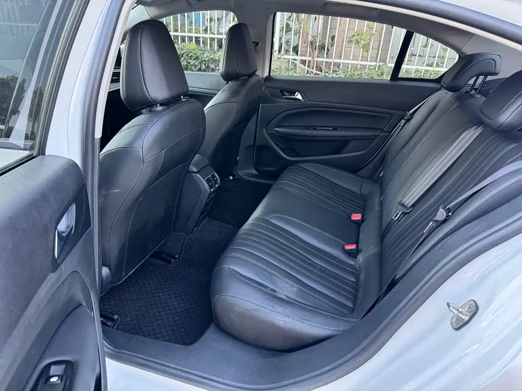 Peugeot 408 2022