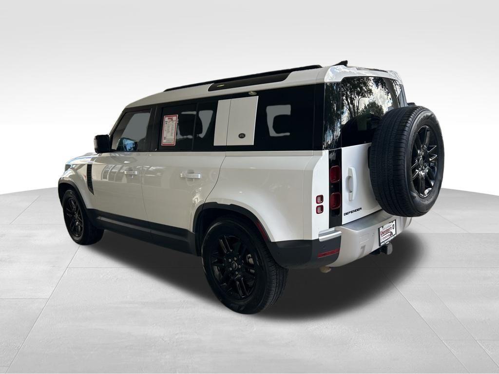 Land Rover Defender 2024