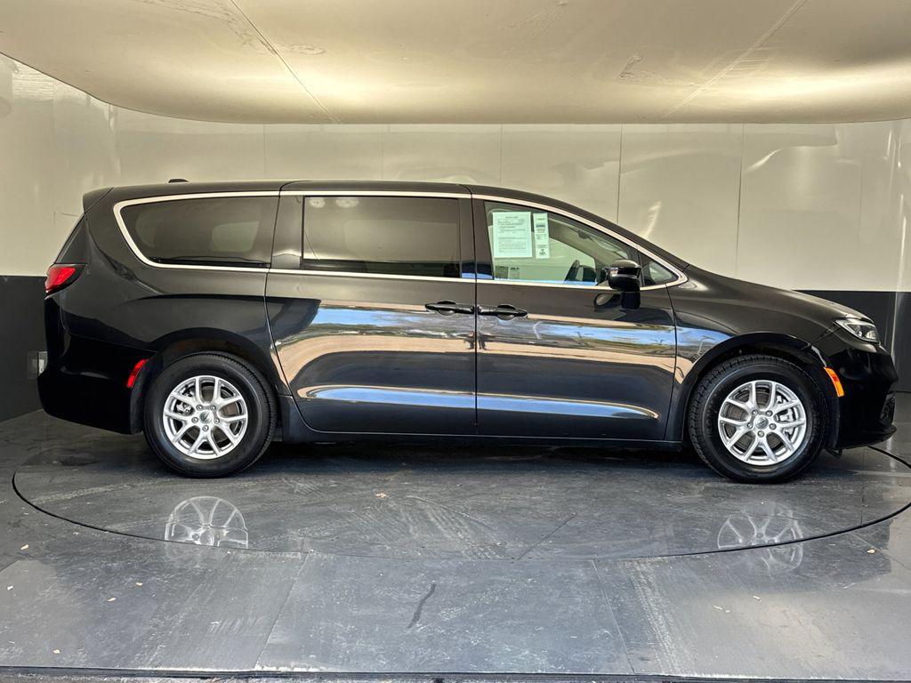 Chrysler Pacifica 2023