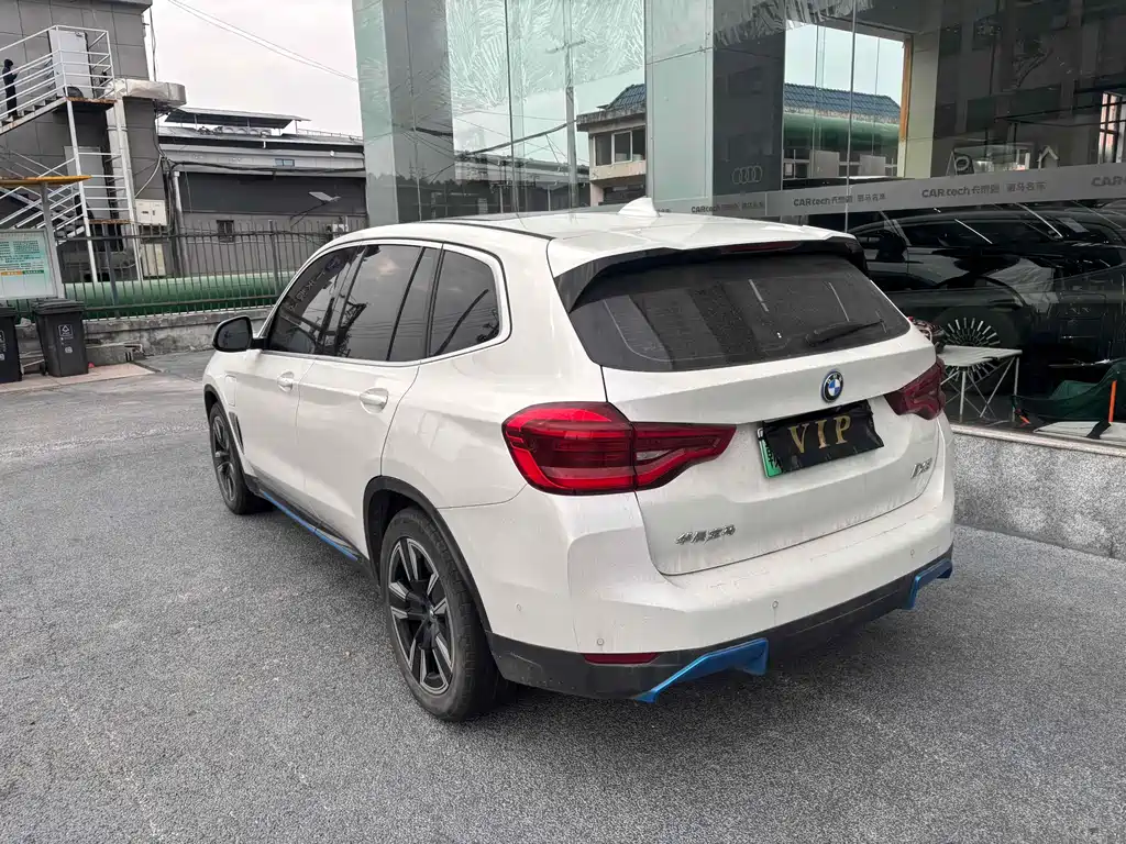 BMW iX3 2021
