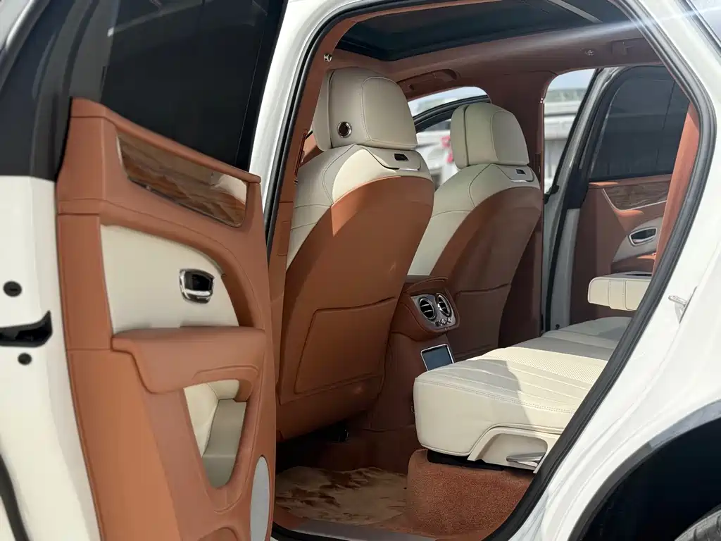 Bentley Bentayga 2023